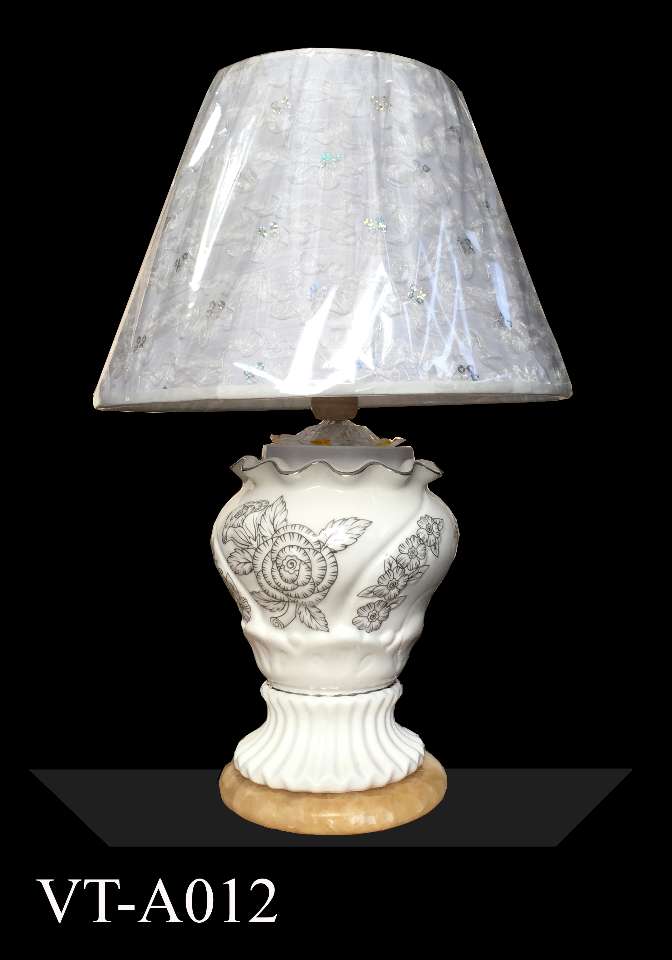 Đèn bàn thân sứ A012