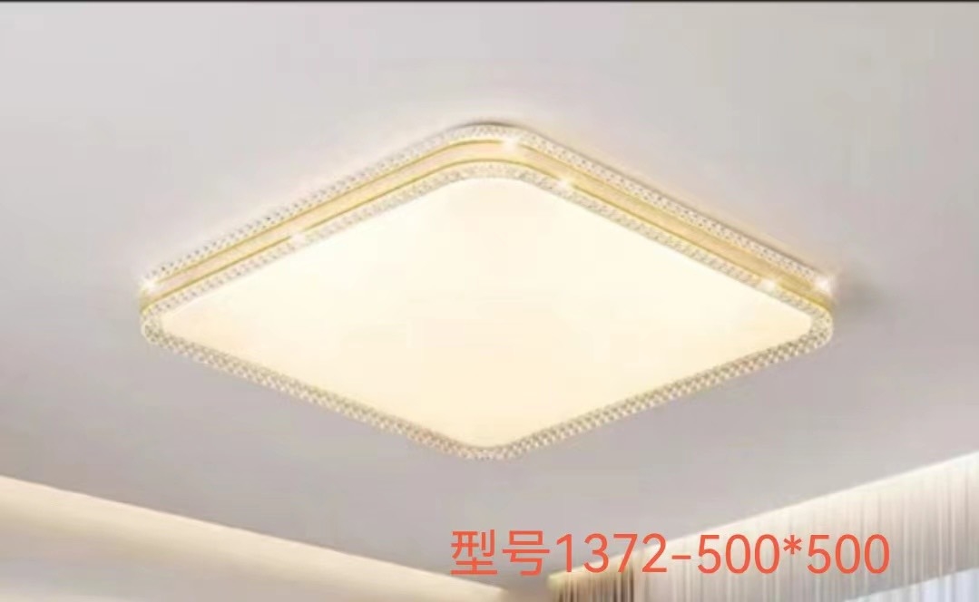 Ốp trần phòng ngủ 1372/50*50