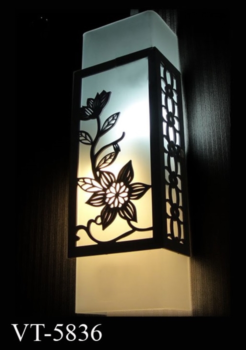 Đèn hắt ỗ chao thủy tinh 5836