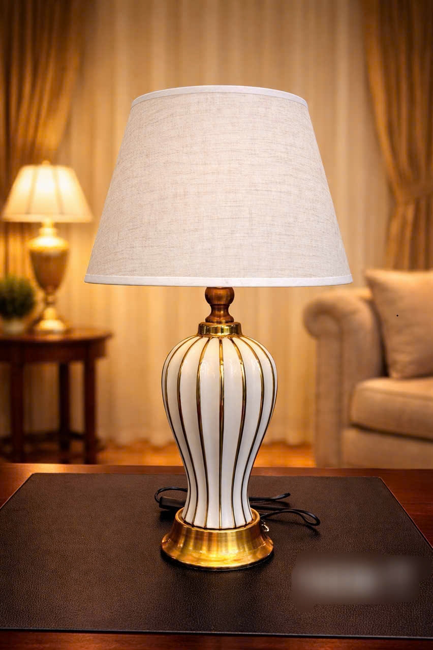 Đèn bàn thân sứ trắng 8602A