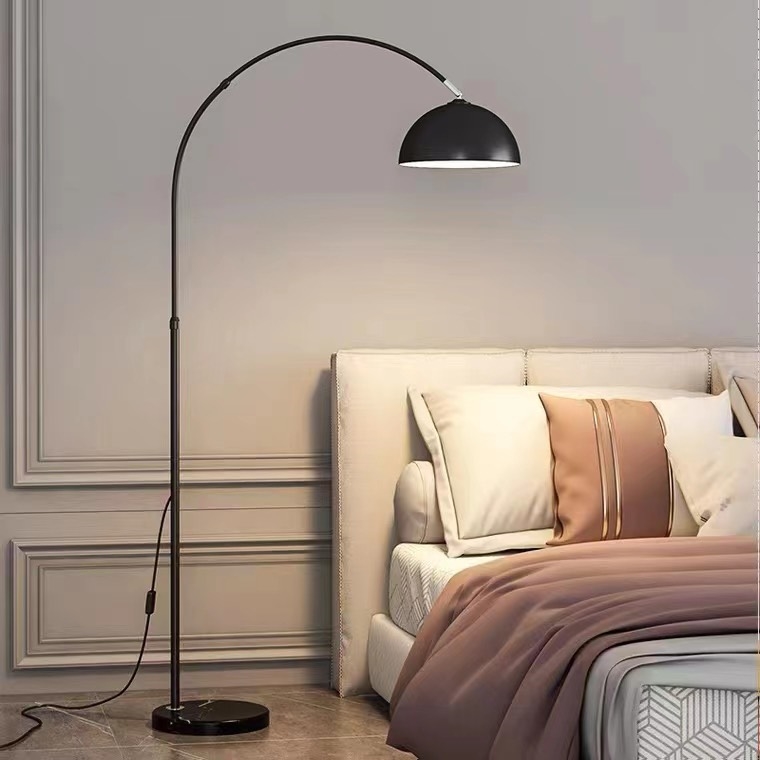 Đèn cây chụp sắt sơn đen 9093