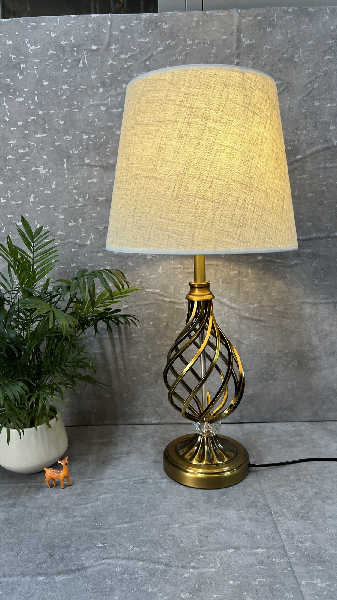 Đèn bàn thân mạ T3177(30x62)